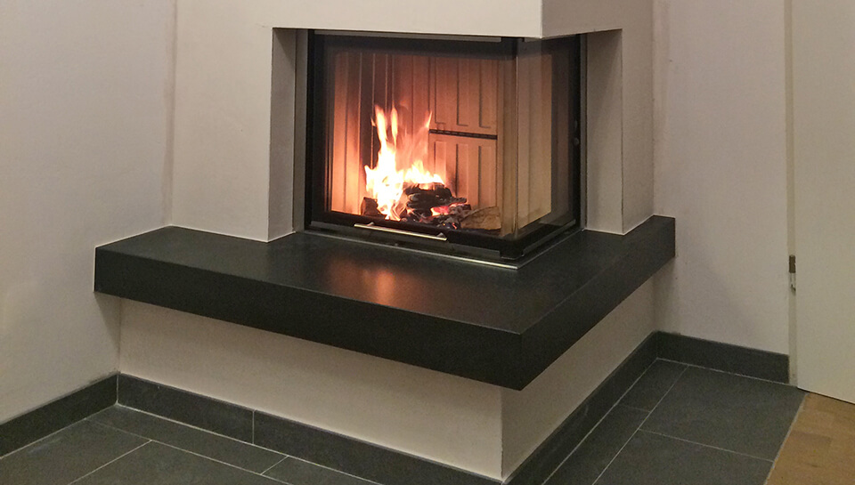 Kaminbau in Düsseldorf: 2-seitiger Kamineinsatz